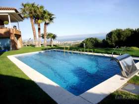 Majestic villa in an exclusive residential area of Alella, close to Barcelona 