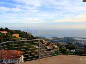 Продается дом, с великолепным панорамным видом на море, в Льорет де Мар