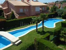 Townhouse for sale in Platja d'Aro, in a residential complex near the sea
