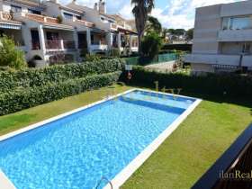Espacioso apartamento a la venta con vistas a la piscina y jardin en S'Agaro, Costa Brava
