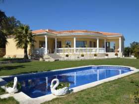 Espectacular villa en venta en la prestigiosa urbanización Mas Nou de Playa d'Aro con vistas al mar