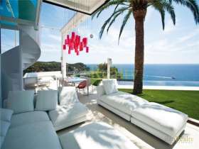 You can already enjoy your dream villa in Tossa de Mar' seafront