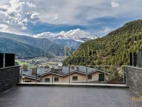 Villa de luxe neuve à vendre à Andorre, entre la ville et les montagnes