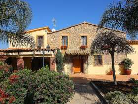 Luxueuse maison de campagne avec grand terrain à vendre entre Gérone et Barcelone, à Tordera