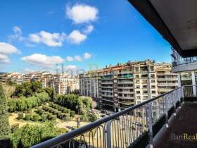 Уютная квартира, в престижном районе Барселоны - Сант Жерваси-Гальвани, с великолепной панорамой на Тибидабу и Туро парк. 