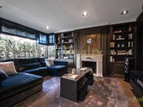 Продается элегантная квартира с дизайнерским ремонтом в районе Туро Парк, Барселона