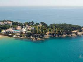 Build to your liking in La Gavina, S'Agaró, Costa Brava, plot for sale on the seafront
