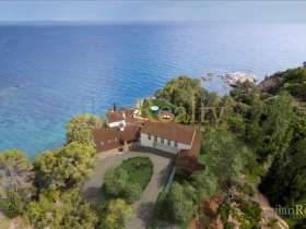 Villa facing the sea with direct access to the beach in Lloret de Mar, Canyelles area