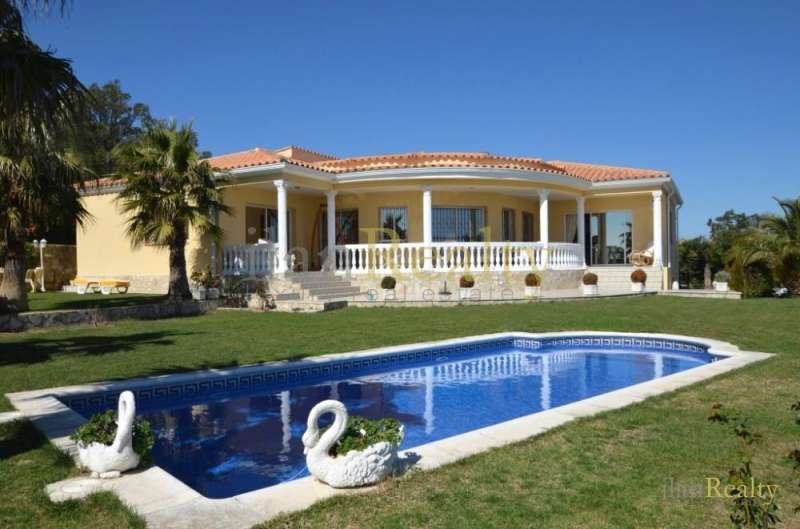 Villa à vendre à vendre dans la prestigieuse urbanisation Mas Nou de Playa de Aro avec vues sur la mer