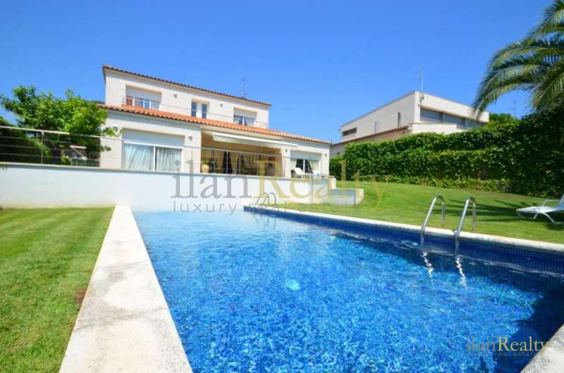 Extraordinaire villa à la vente située à S'Agaró, un reconnu et exclusif quartier résidentiel sur la Costa Brava