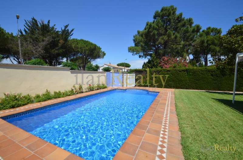 Casa con piscina privada en venta en L'Escala, Costa Brava