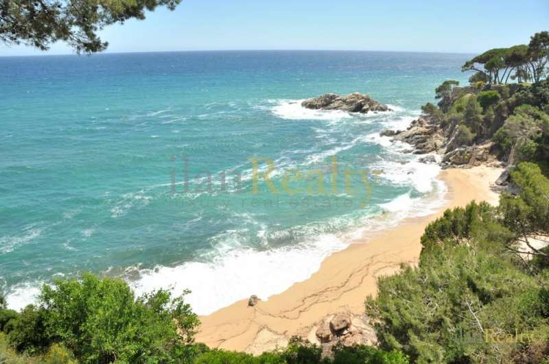 Formidable land for sale in seafront in Playa de Aro