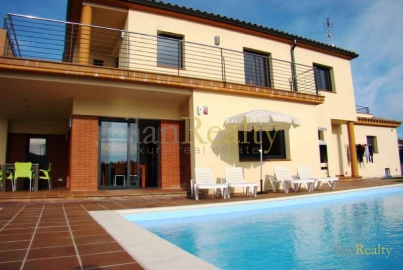 Elegant detached house for sale and rent in Sant Antoni de Calonge, Baix Empordà, Costa Brava