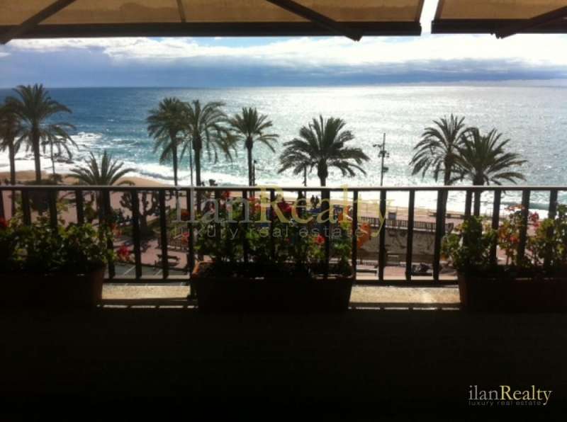 Bel appartement à vendre à la promenade de Lloret de Mar avec vues sur mer