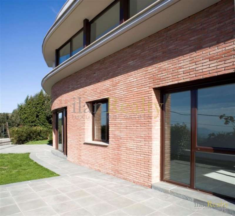 Luxury villas for sale with panoramic views in Barcelona, exclusive area Vallvidrera